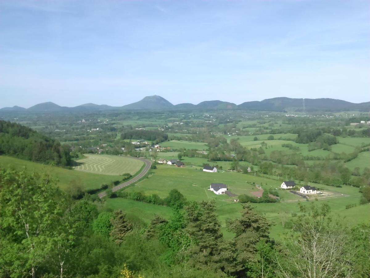 Coquelicot, Entre Volcans D Auvergne Et Sancy, Orcival. Exteriör bild