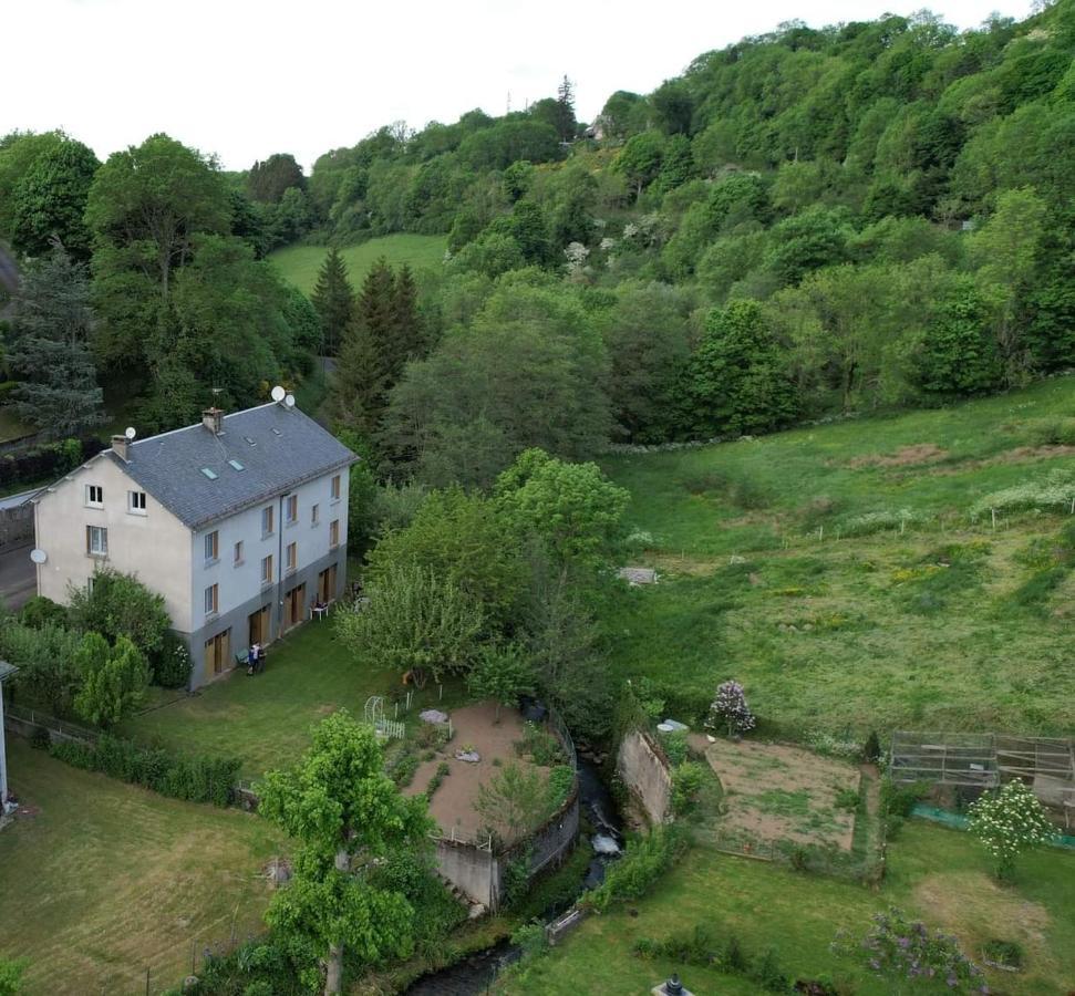 Coquelicot, Entre Volcans D Auvergne Et Sancy, Orcival. Exteriör bild